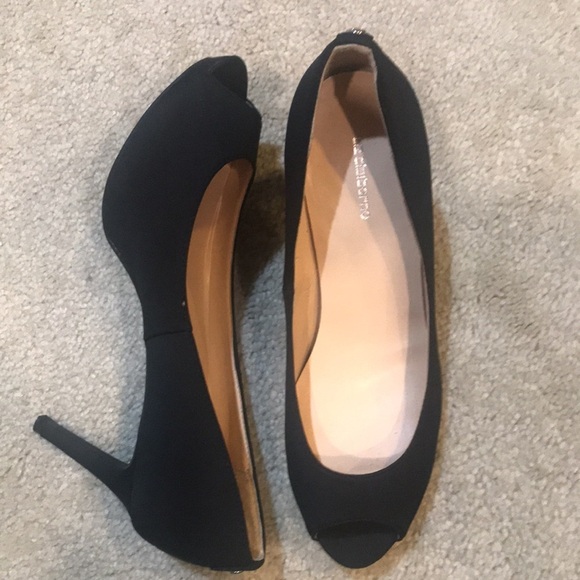 Liz Claiborne Black Fabric Peep Toe 3 Inch Heels-Size 8 - Picture 5 of 10